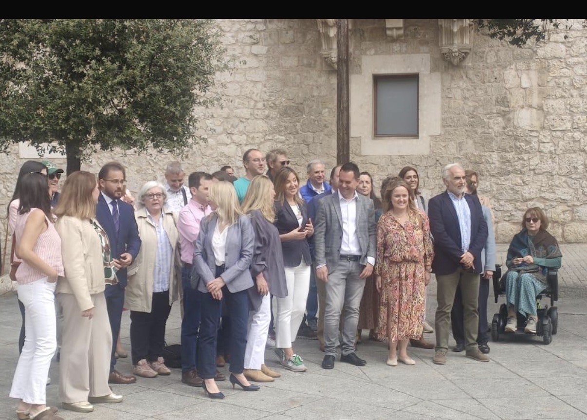 Equipo Casa del Cordón - Foto de familia candidatura - Campaña electoral Decide Burgos 2023